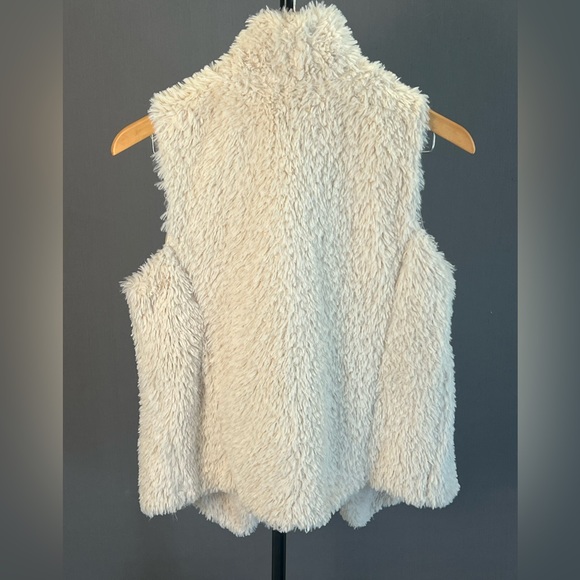 White Faux-Fur Vest - Picture 2 of 2